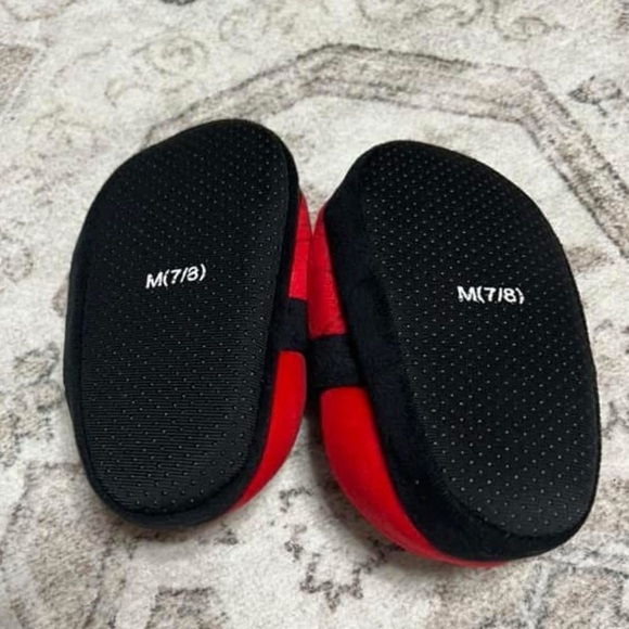 Spider-Man house shoes - Picture 2 of 2